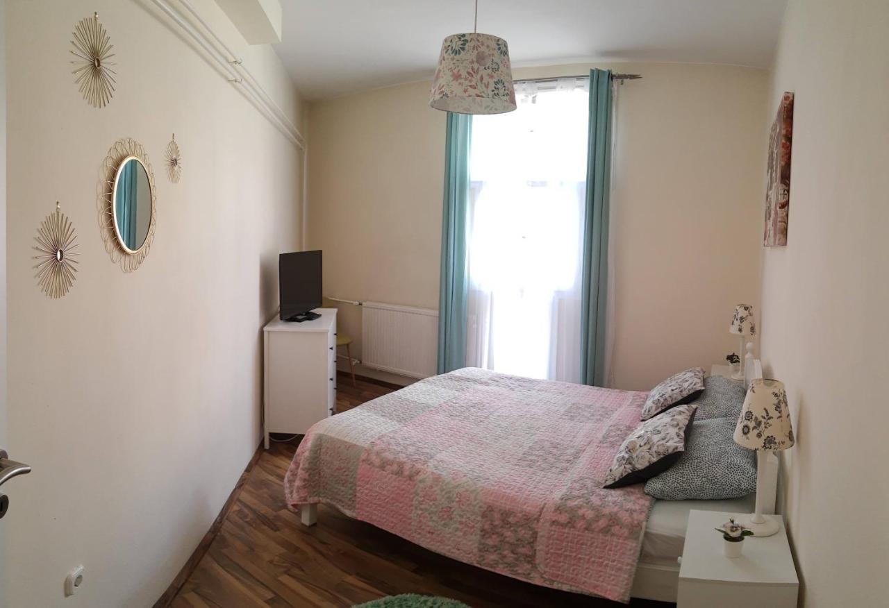 Főnix Family apartment a step from Széchenyi Square Pécs Exterior foto